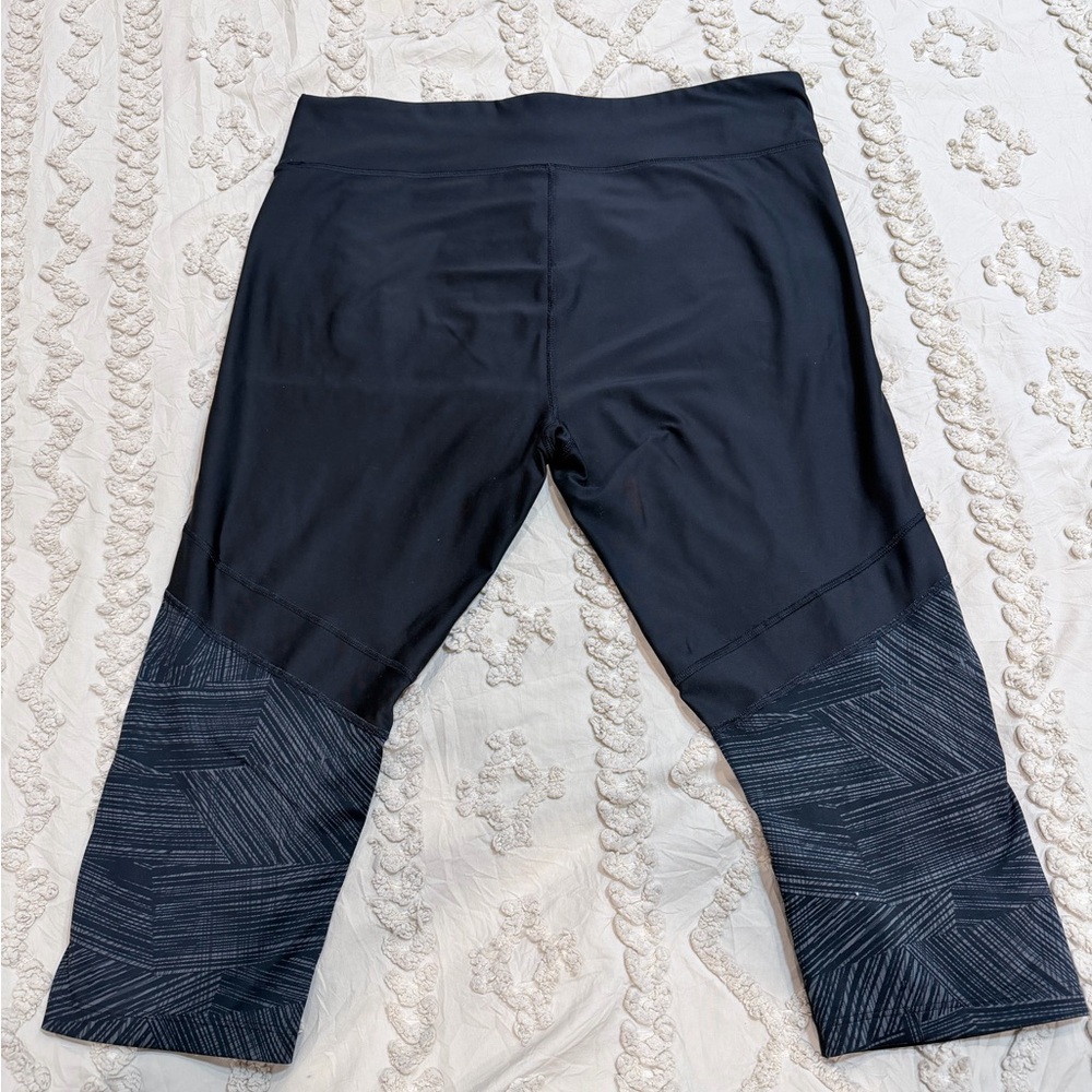 Under Armour Black Capri Workout Leggings - Picture 4 of 7